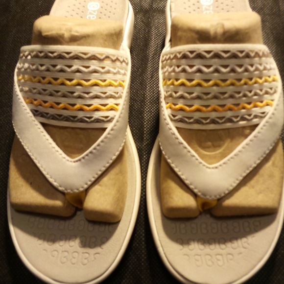 BZees - NWT-Cabana, Size 6.5 Women Sandals Comfort Shoe No Box/Dust Bag Included - Picture 4 of 16